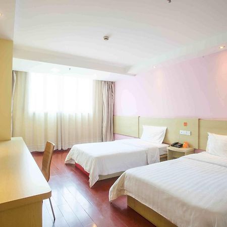 7Days Inn Ji'Nan Railway Station North Square Цзинань Экстерьер фото