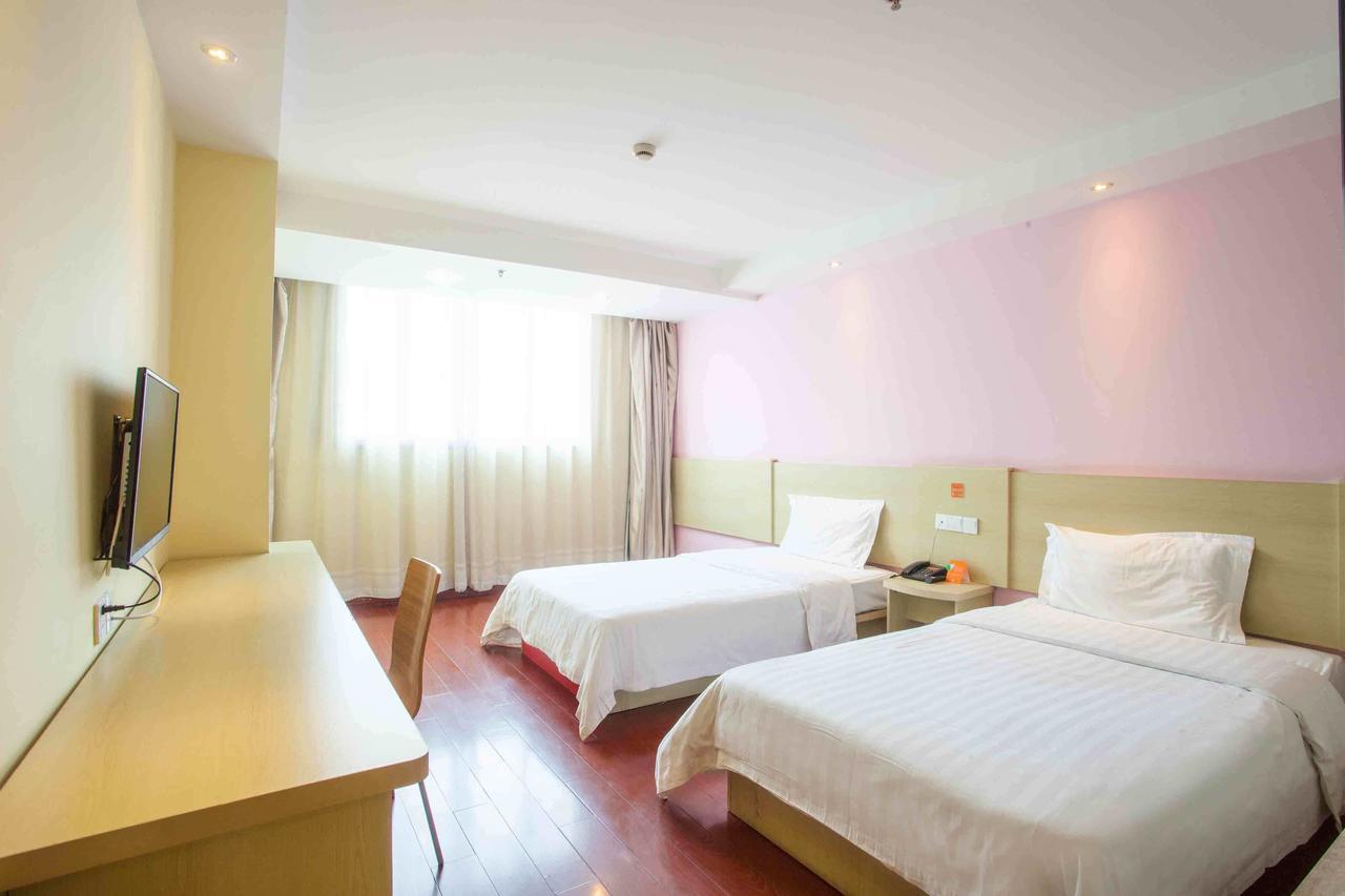7Days Inn Ji'Nan Railway Station North Square Цзинань Экстерьер фото